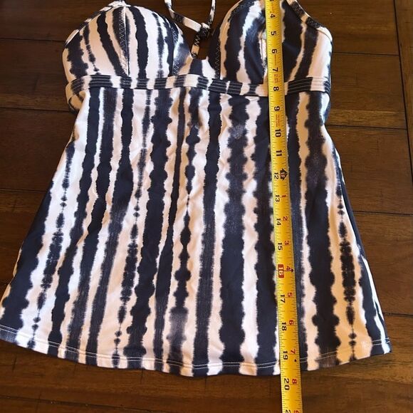 Athleta Wave Break Blue/white Molded Cup Tankini Top Size XS NEW - Picture 5 of 12